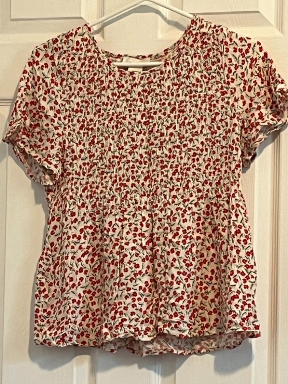 Urban Romantics medium smocked cap sleeve top